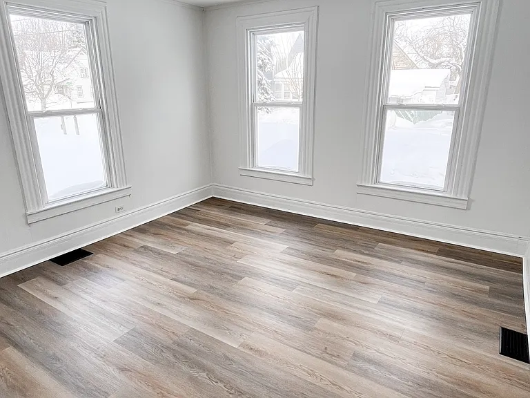 1019 Superior St — Photo 7