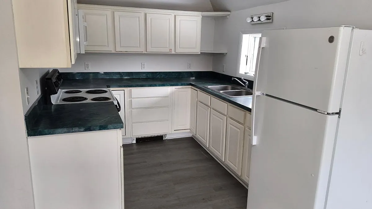 Unit Photo - 147 Bellemonte Ave #2
