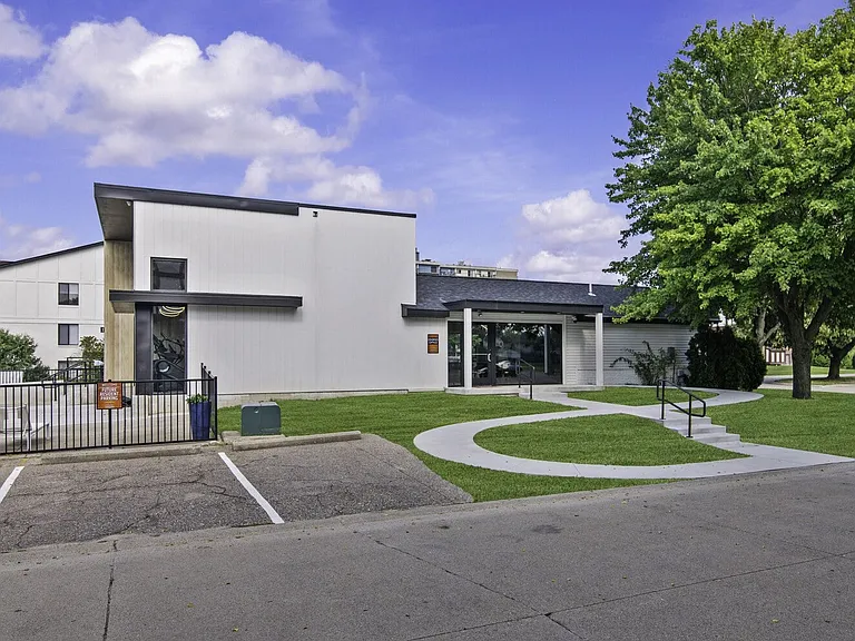 Park On Canal Apartments - Clinton Twp, MI — Photo 23