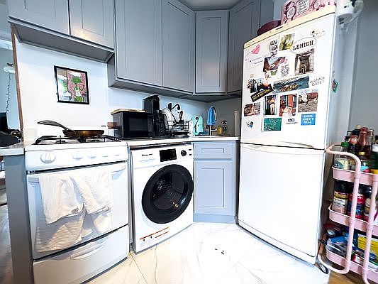 1st image of 128 Thompson St APT 23