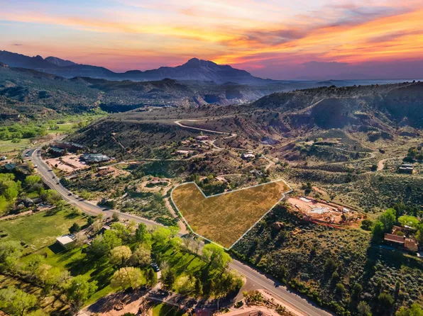 130 Kinesava Dr, Springdale, UT 84767