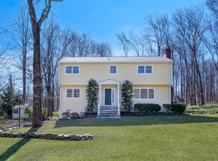 26 Woodchuck Ln, Ridgefield, CT 06877