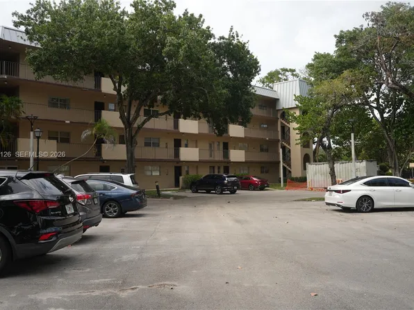 6001 N Falls Circle Dr APT 203, Lauderhill, FL 33319