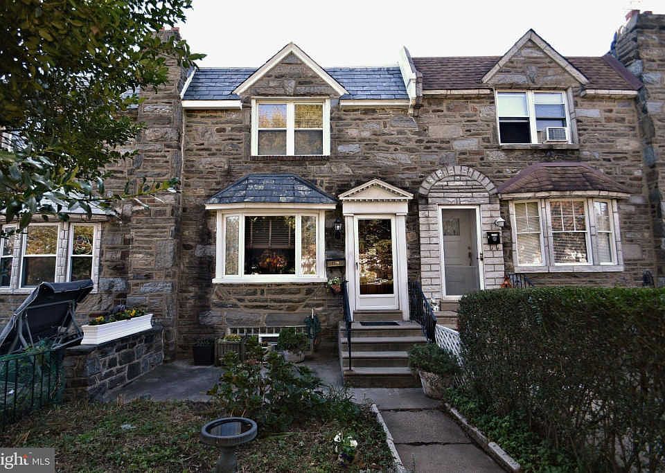 1st image of 1556 Devereaux Ave