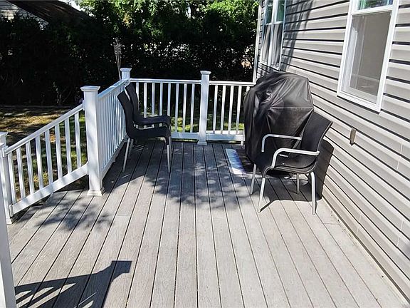 5th image of 723 Wilson St