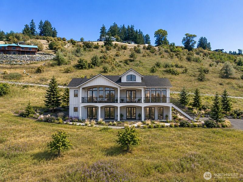 3rd image of 183 Hillside Drive