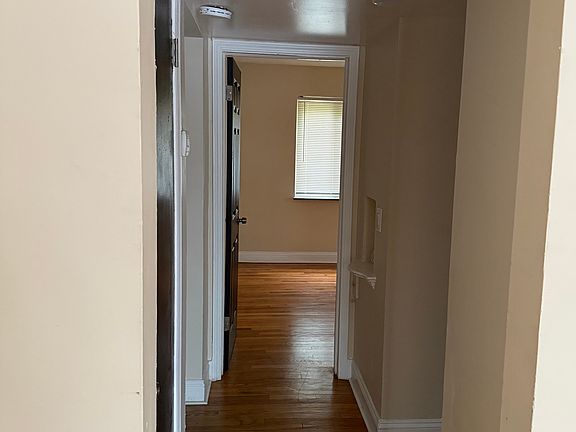 3rd image of 141 Glenridge Pl APT A
