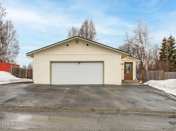 8520 Flamingo Dr, Anchorage, AK 99502