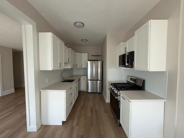 394 Riverway #3 — Photo 2