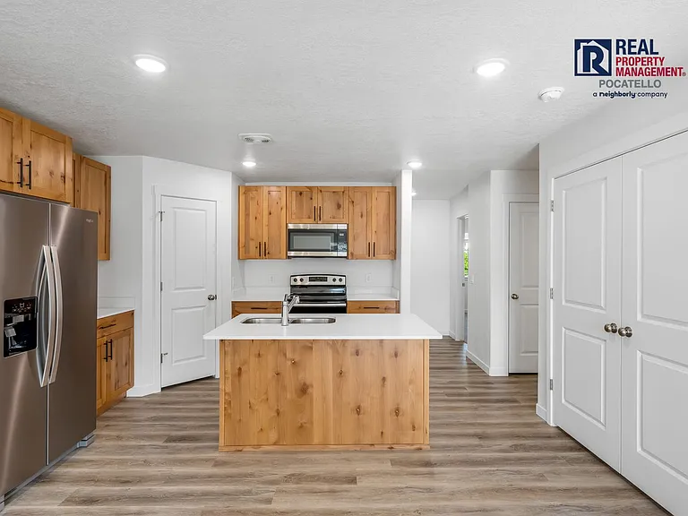 1014 W Quinn Rd #8 — Photo 2