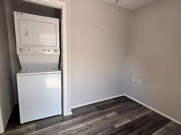 918 24th Ave N #12 — Photo 11