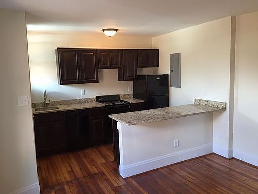 2nd image of 2011 Rosewood Ave APT 10