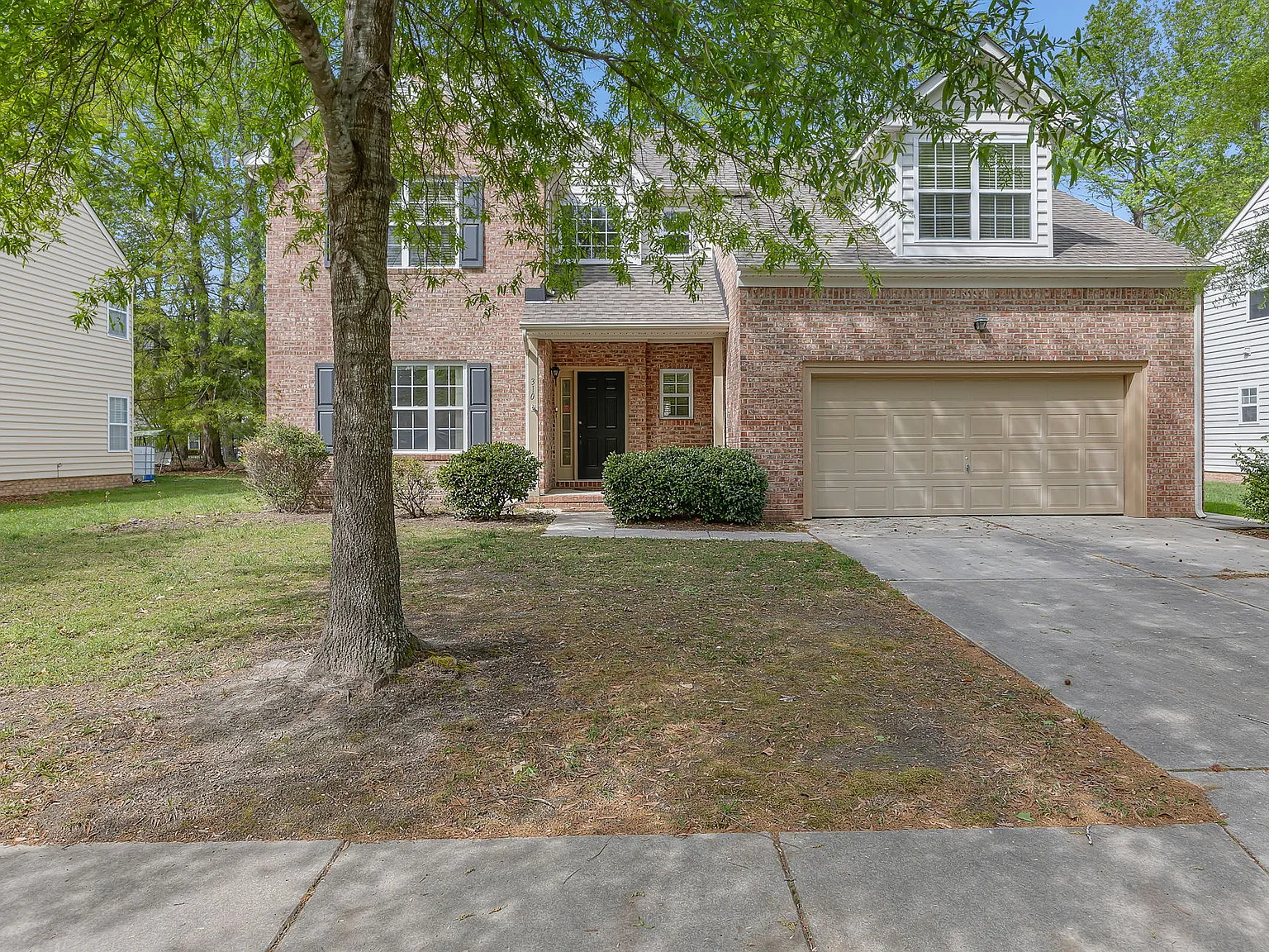4 bed, 2.5 bath, 2693 sqft, $3,000 — Photo 2