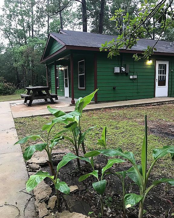 1st image of 385 Lois Ln
