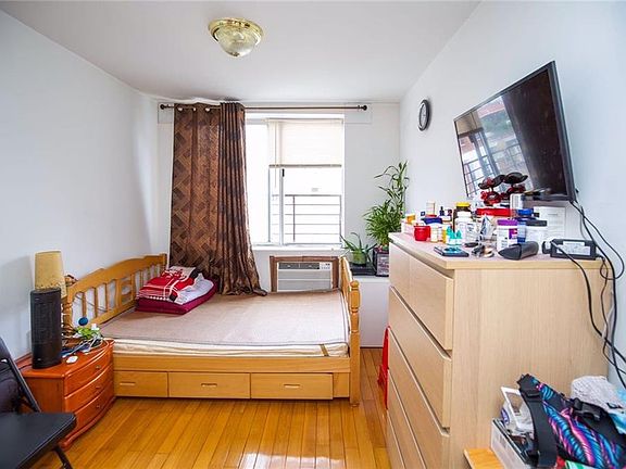 3rd image of 661 51st St #8