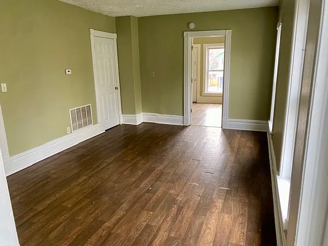 3 bed, 1150 sqft, $1,500 — Photo 2