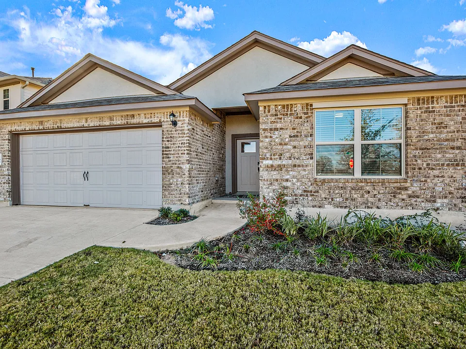 143 Periwinkle Ln