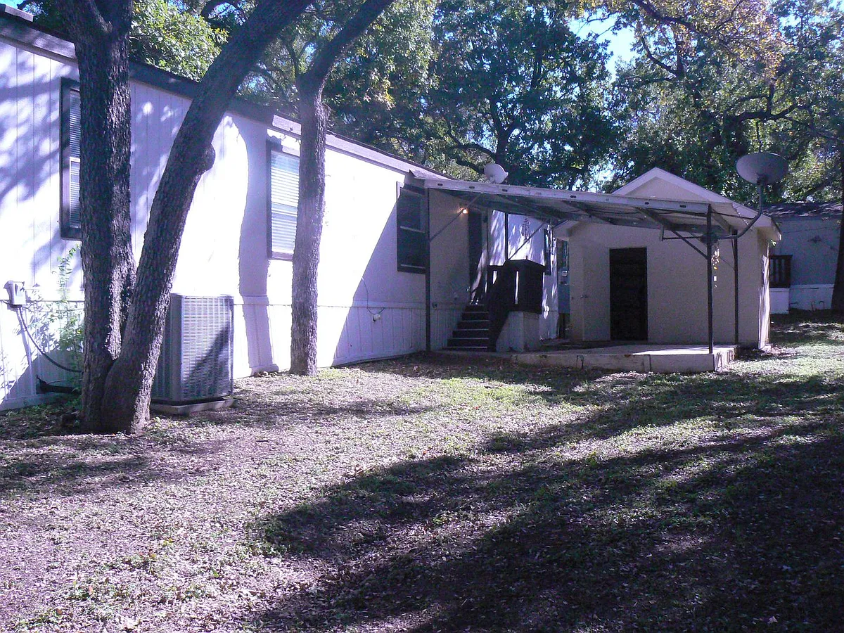 Building Photo - 123 Yates Cir