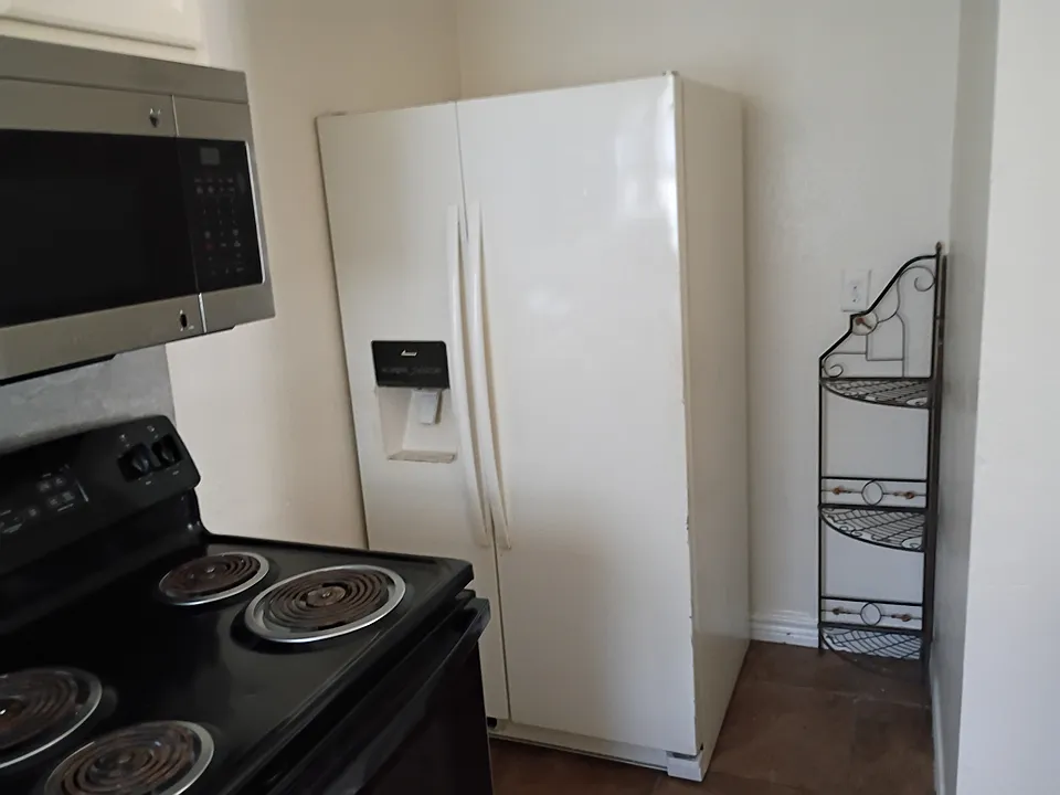 508 1/2 Elmo St