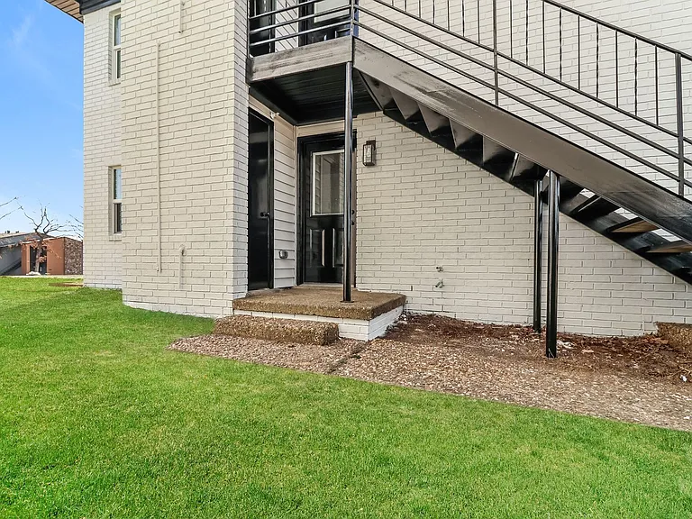 1812 Sanford Dr #1 — Photo 17