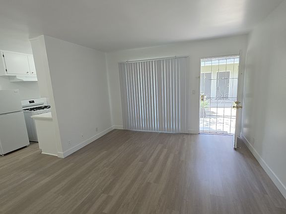 4th image of 3900 S Centinela Ave #3