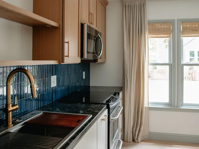 212 S Mendenhall St #B — Photo 5