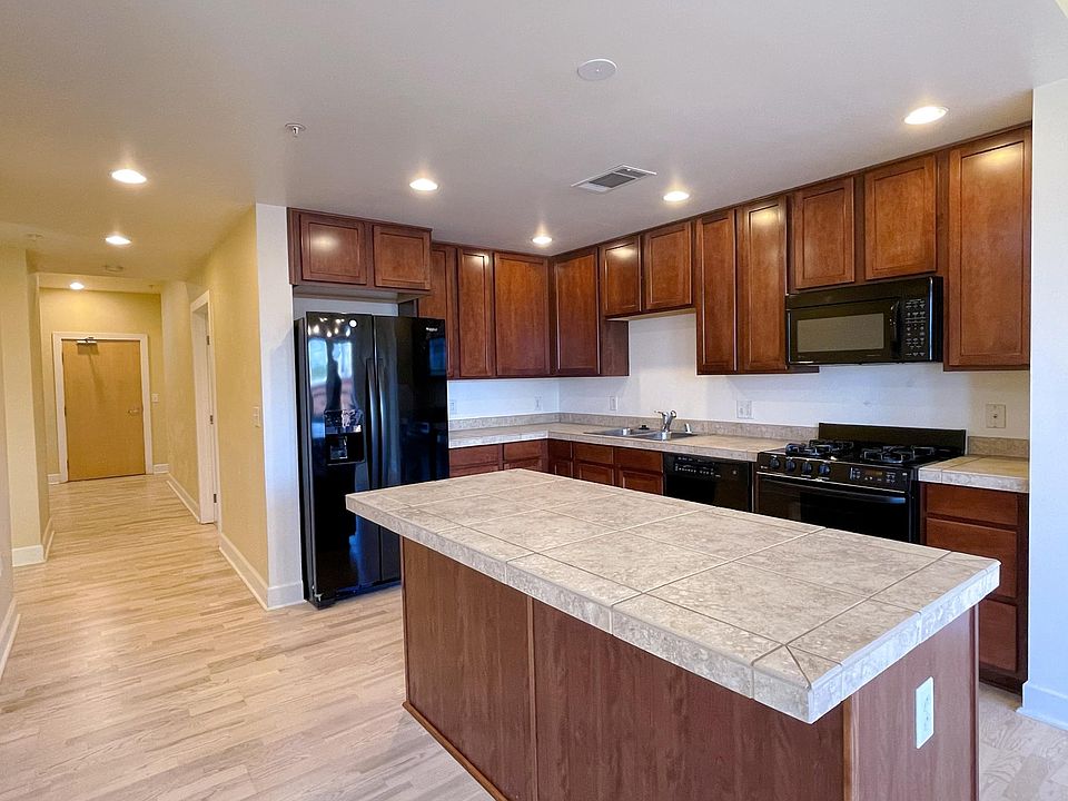 Welcome to your luxury home at the heart of the city