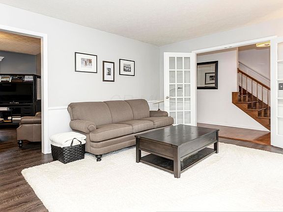 5th image of 10046 Oxford Dr NW
