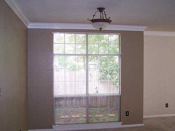 4th image of 2405 Mockingbird Dr