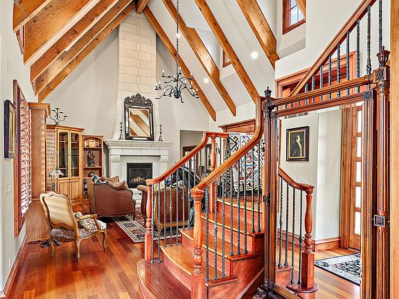 3rd image of 986 N Sunbrook Cir