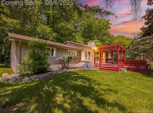 15068 Eddy Lake Rd, Fenton, MI 48430