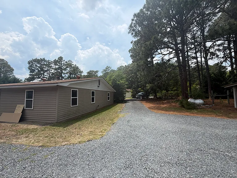 221 Rowe Ave — Photo 3