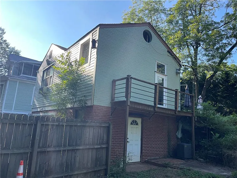 229 Howard St NE — Photo 10
