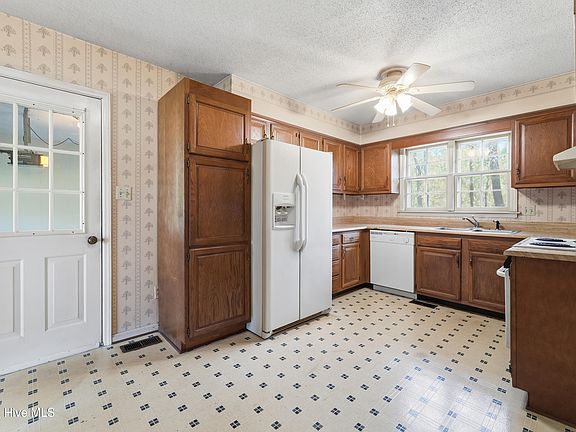 2nd image of 312 King Richard Court