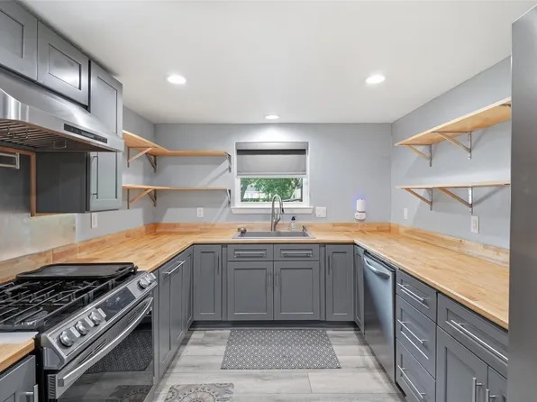 404 Oaklawn St, League City, TX 77573