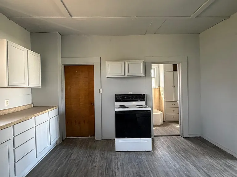 716 Robinson St #B — Photo 3