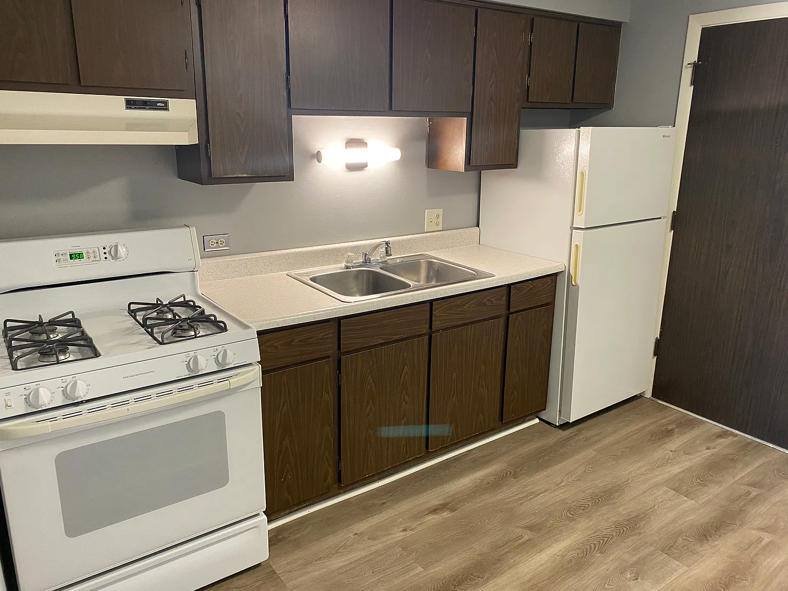1 bed, 900 sqft, $1,300 — Photo 2