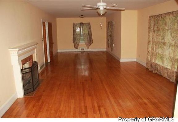 4th image of 2940 Dickinson Ave