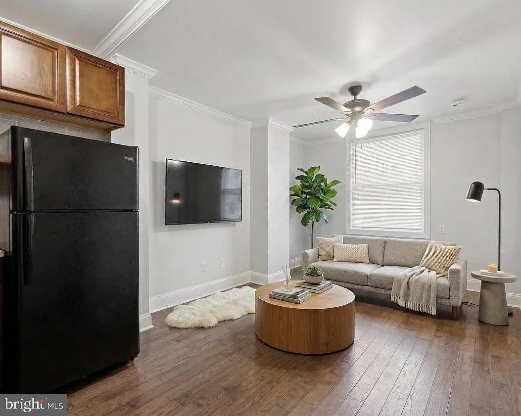 546 S Salford St photo 1