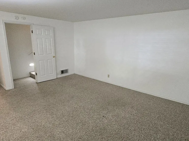 530 NW Carolyn Ln #B — Photo 12