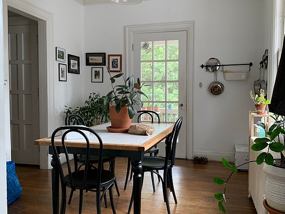 Full dining room!
