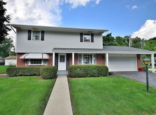 401 N 1st St, Elburn, IL 60119