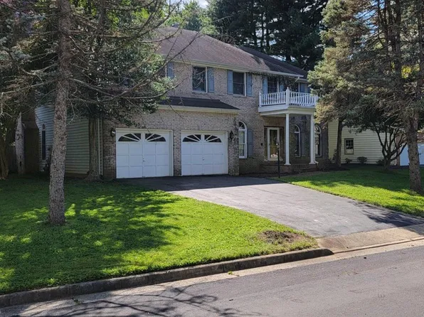 12715 Heatherford Pl, Fairfax, VA 22030
