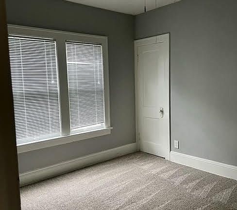 2nd image of 1638-1640 Victoria Ave