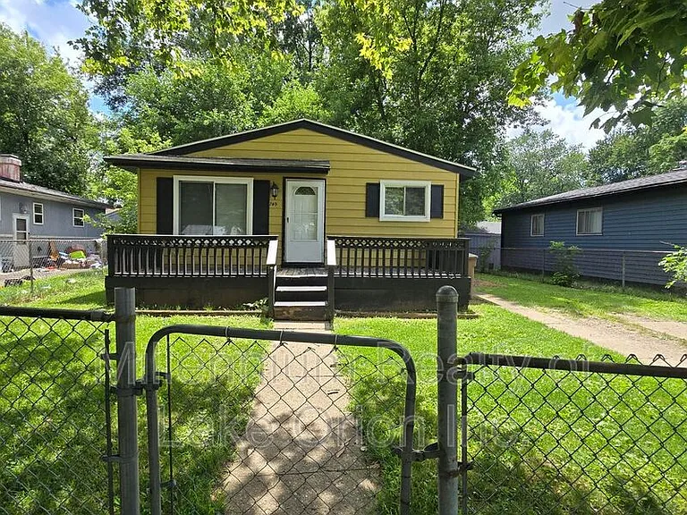 749 Stanley Ave — Photo 2