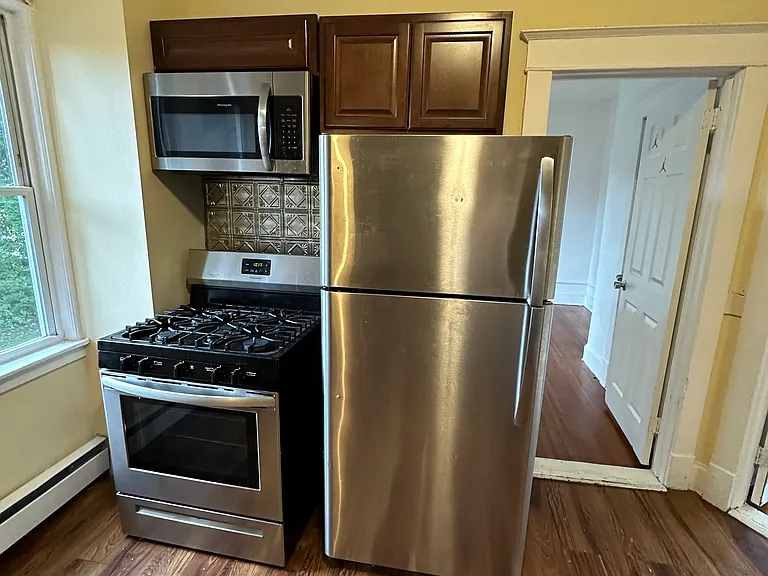 905 Park St #B2 — Photo 3