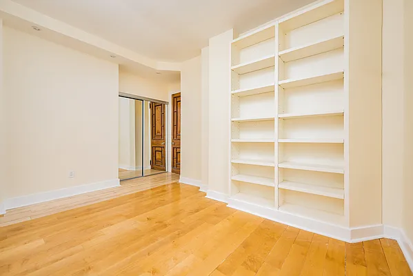 Rented by Amorelli Realty | media 8