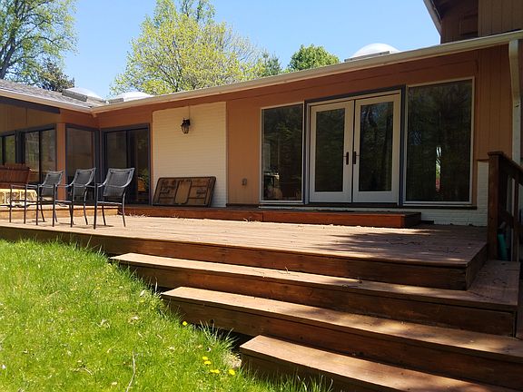 2nd image of 3010 Rosemoor Ln