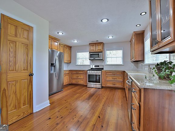 5th image of 1166 B St