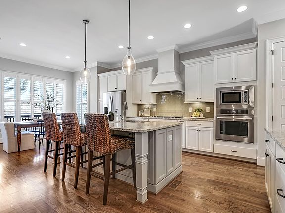 4th image of 2516 Maroni Dr